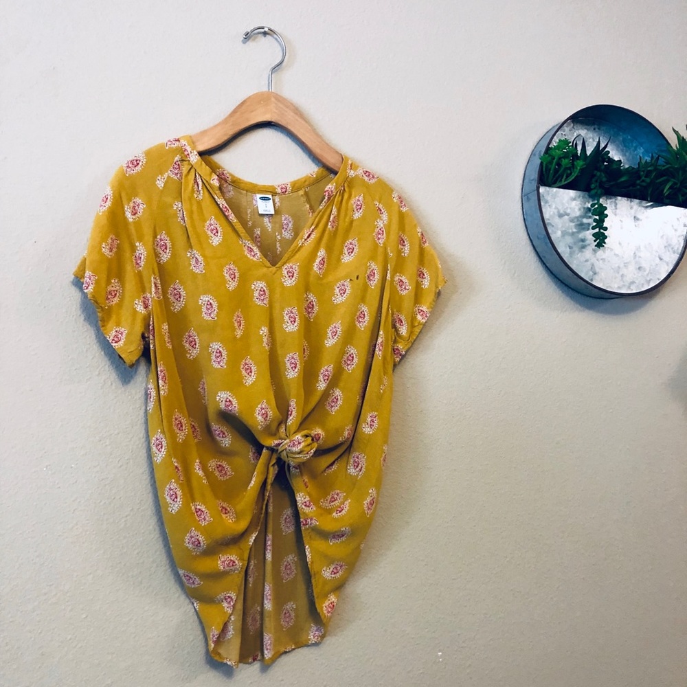 yellow t-shirt
